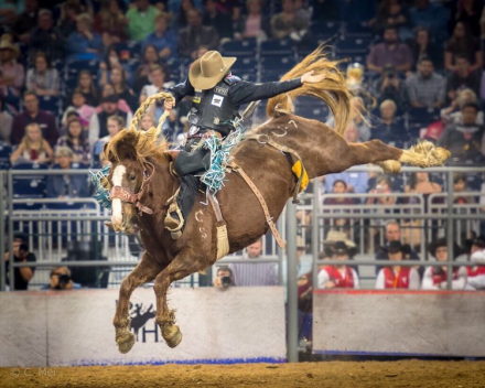 帽子廠家：牛仔帽戴在頭