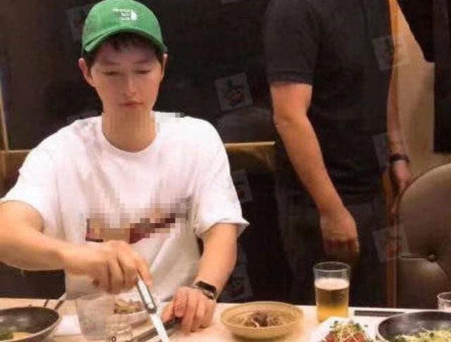 宋仲基綠色鴨舌帽